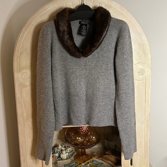 Willi Smith Gray V-Neck Sweather with Removable Faux Mink Fur Collar, Size L - Picture 2 of 13